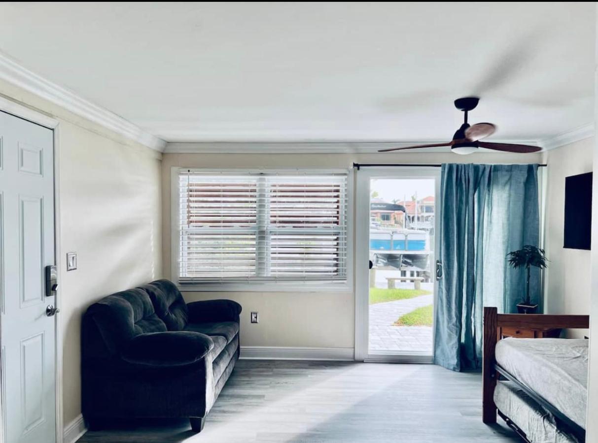 Cheerful Home With One Bedroom Cape Coral Bagian luar foto