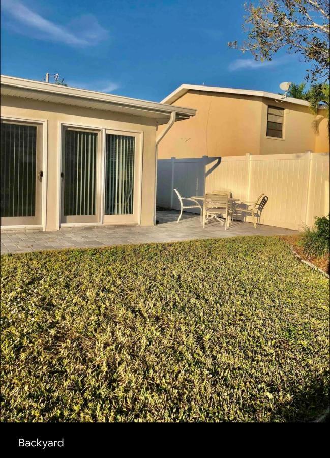 Cheerful Home With One Bedroom Cape Coral Bagian luar foto