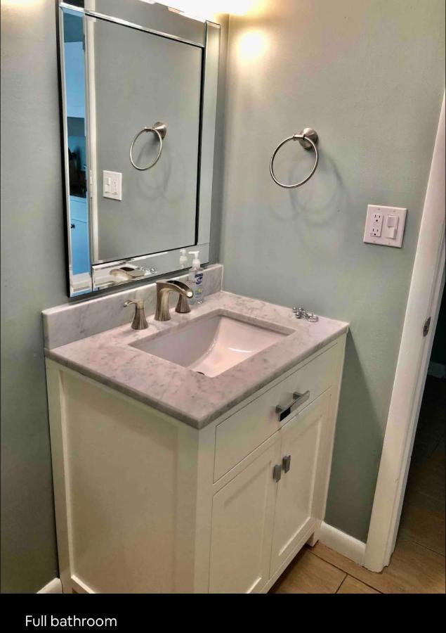 Cheerful Home With One Bedroom Cape Coral Bagian luar foto