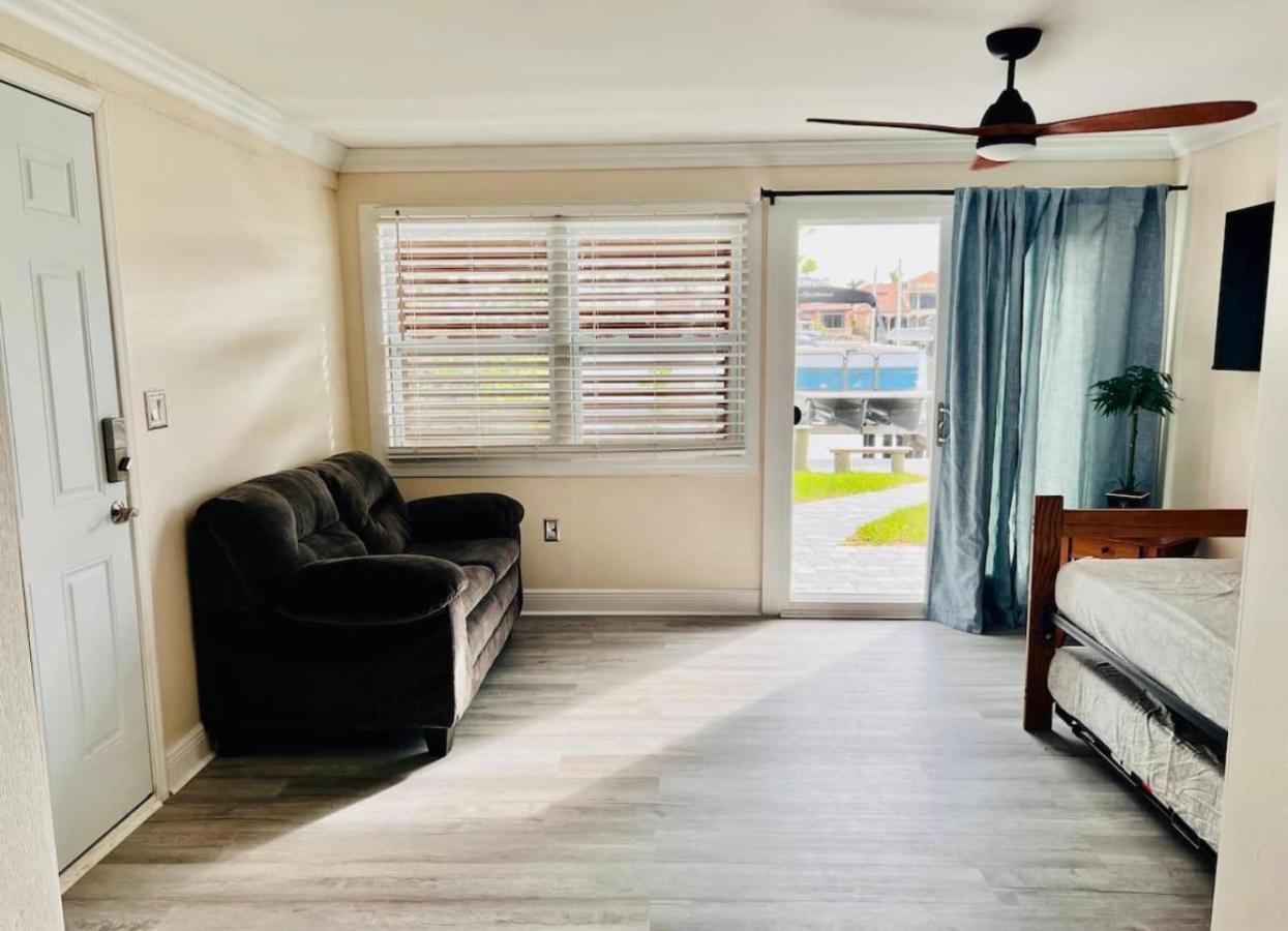 Cheerful Home With One Bedroom Cape Coral Bagian luar foto